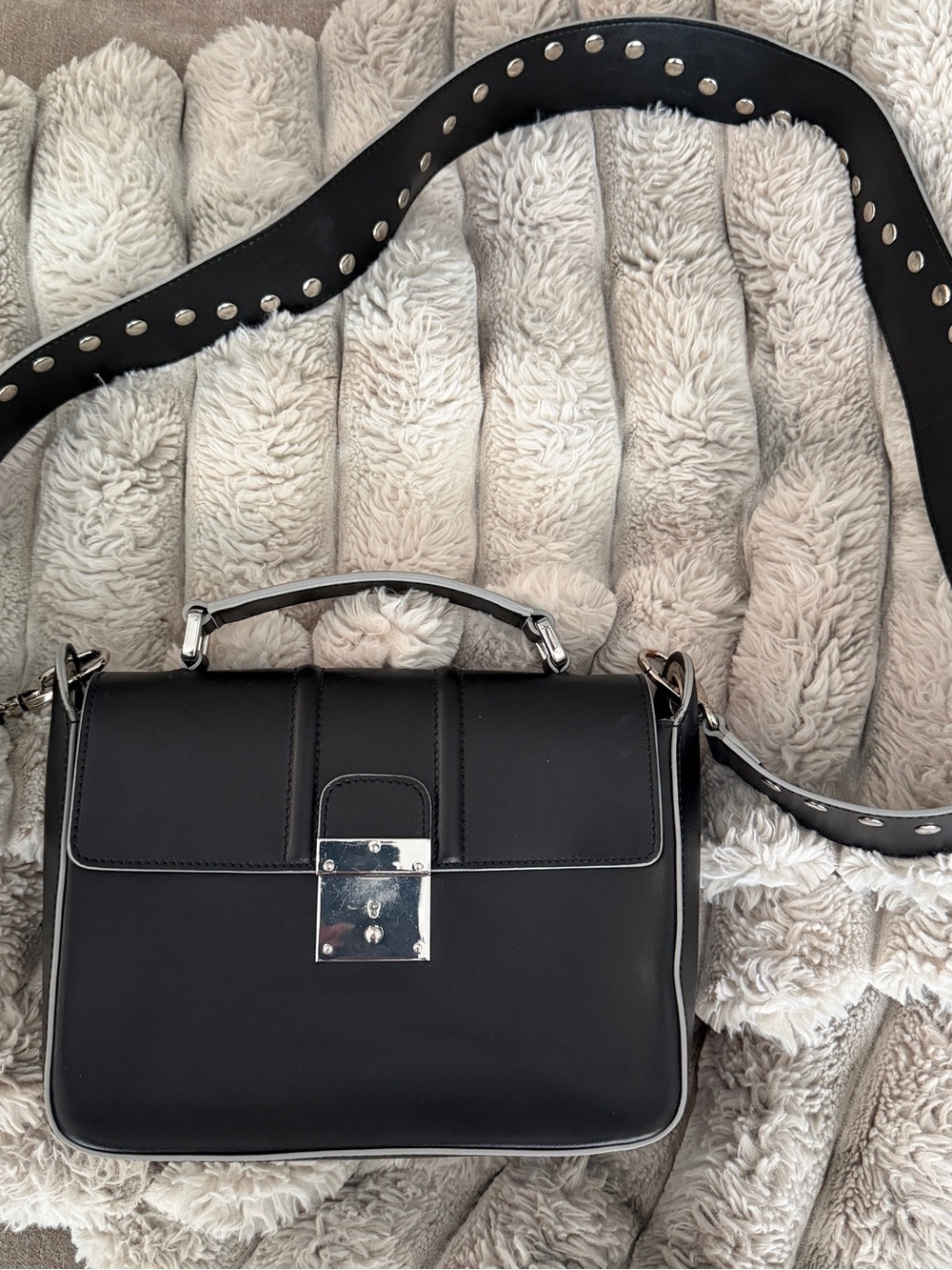 Vittoria Napoli Black Top-Handle Women’s Bag with Silver Hardware